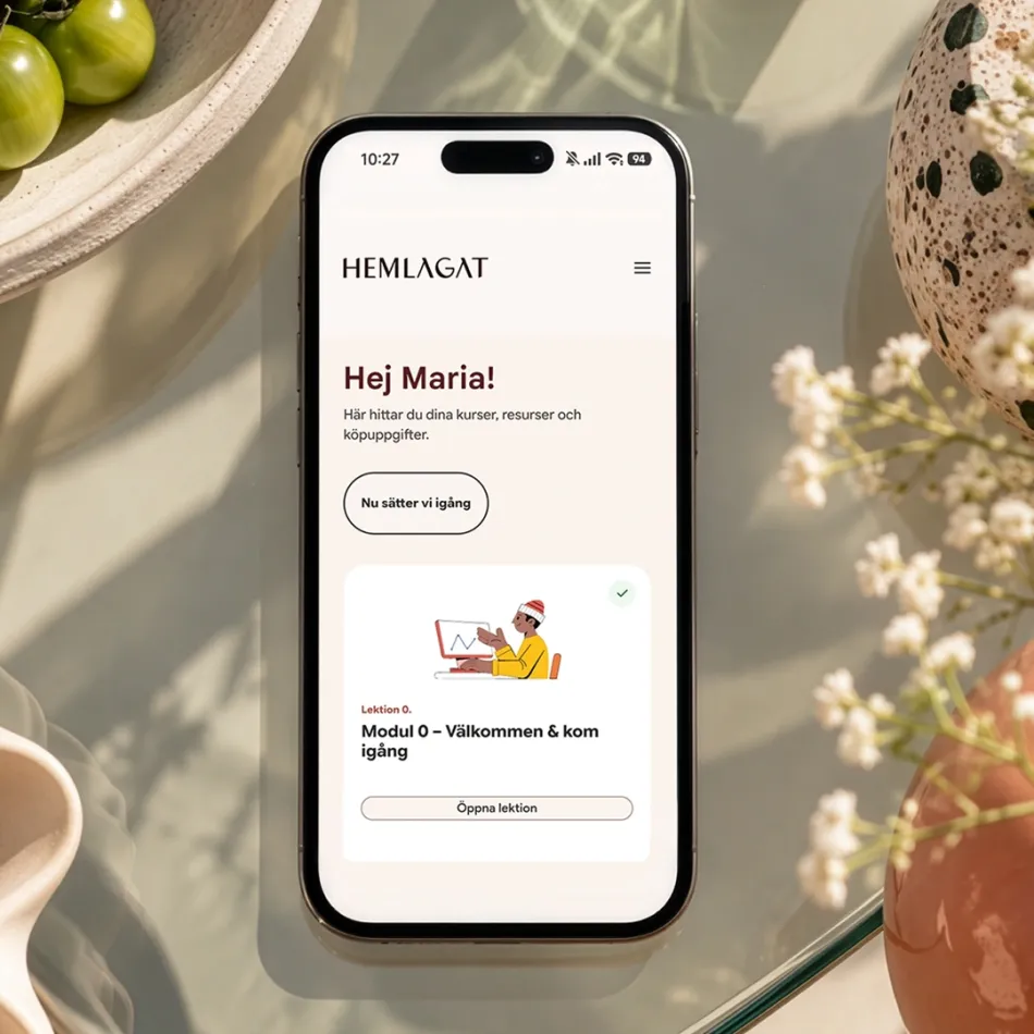 Visitkort för Markteknik med den nya grafiska profilen, där den ljusgröna färgen och de karaktäristiska ränderna från logotypen skapar ett modernt och sammanhållet intryck.